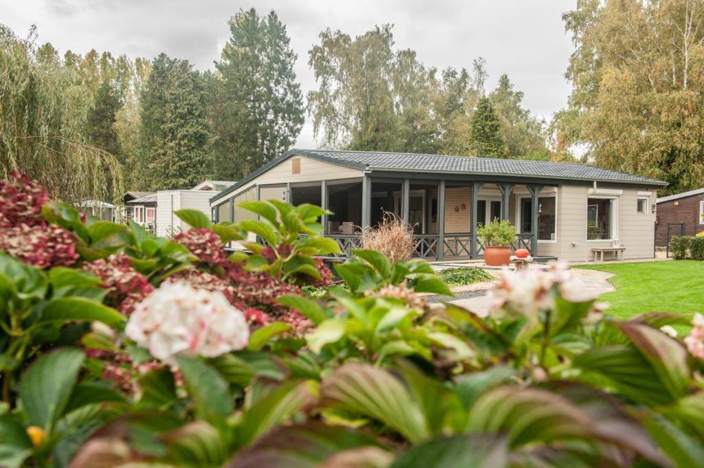 Prachtige Chalet Wabi Sabi Aan Het Water! Geel Exteriör bild